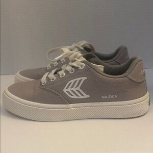 Naioca Light Grey Canvas off-white Logo Sneaker NWOT Sz 6.5